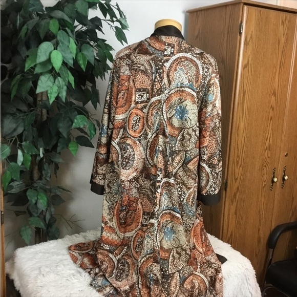 St Michael was a brand owned and used by British retailer Marks & Spencer - Picture 6 of 11